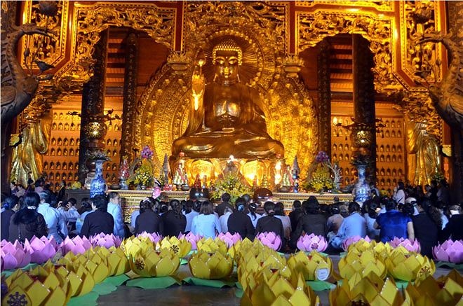 Sắc màu huyền bí trong những bức ảnh mừng Đại lễ Vesak ở các quốc gia Phật giáo