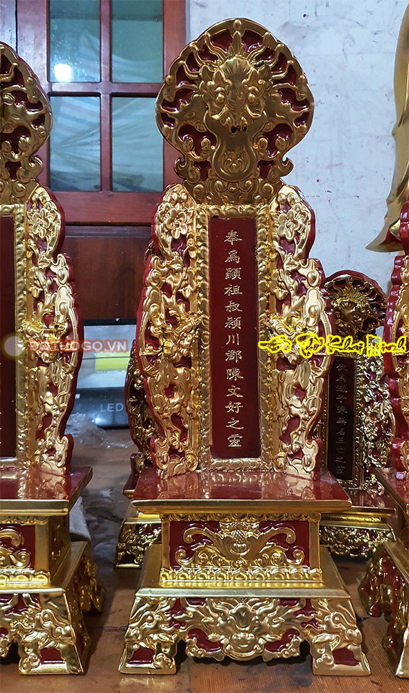 Bài vị thờ cúng gia tiên chạm khắc hoa văn rồng hóa mai uy nghi