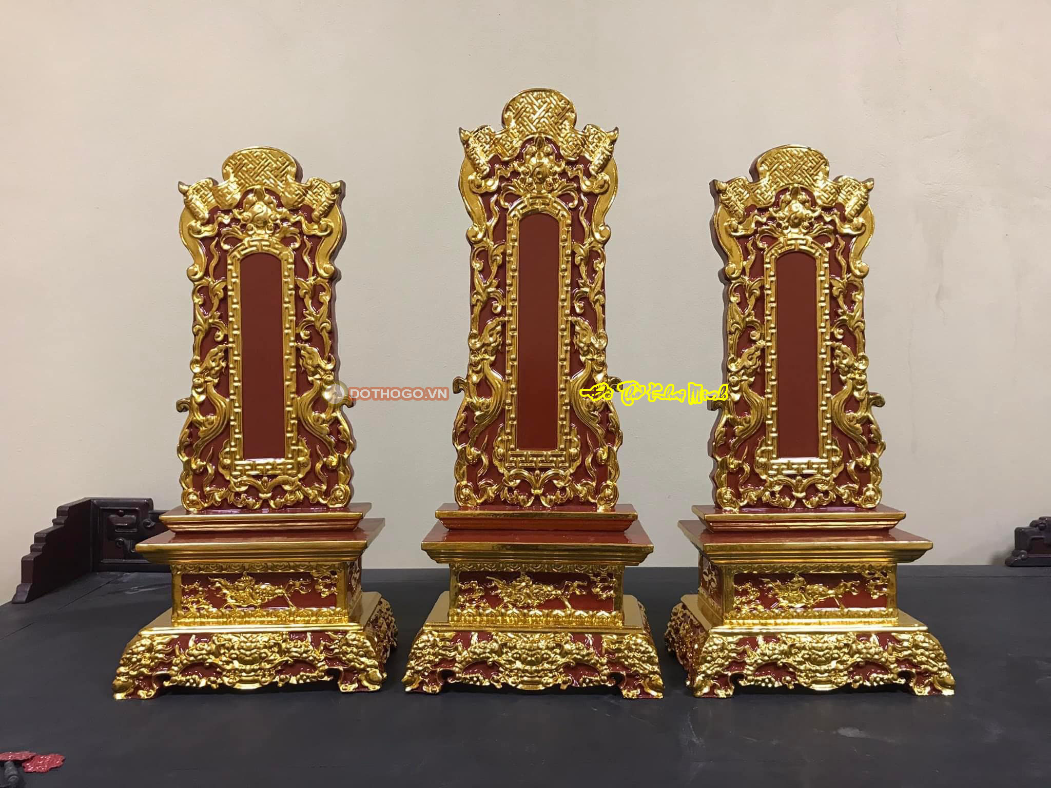 bài vị vong linh trên bàn thờ