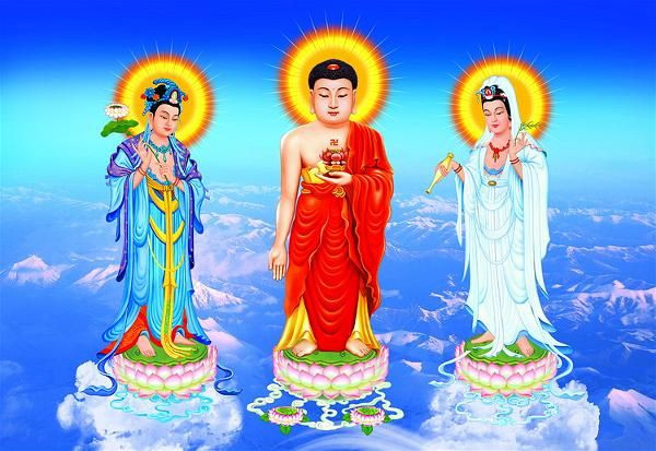 Bàn thờ Phật A Di Đà tại gia với hoa tươi và nến