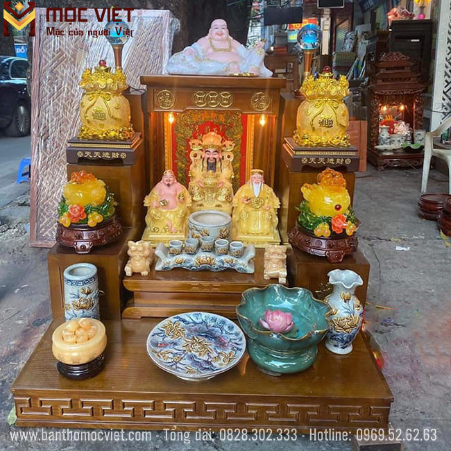 Bàn thờ Thần Tài có bục, kệ đẹp