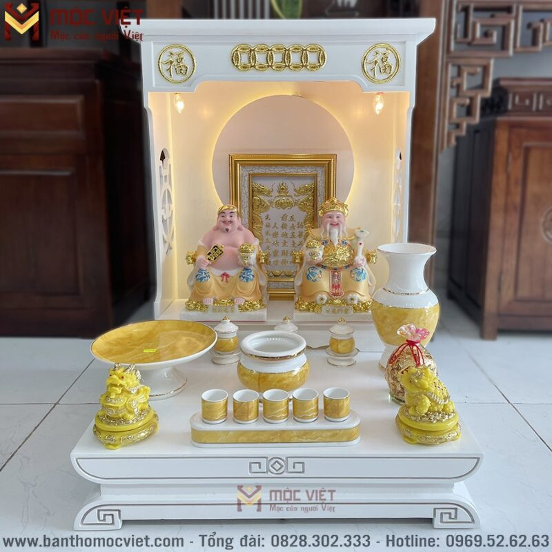 Bàn thờ Thần Tài hào quang màu trắng, tạo không gian thờ cúng linh thiêng, thu hút tài lộc