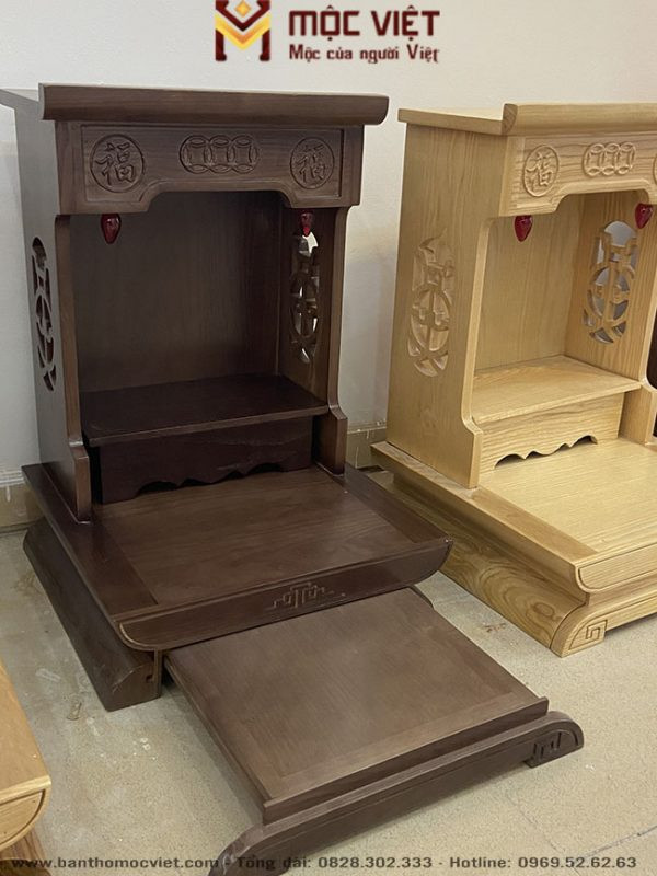 Bàn thờ Thần Tài Ông Địa làm từ gỗ sồi, mang vẻ đẹp tự nhiên và thanh lịch