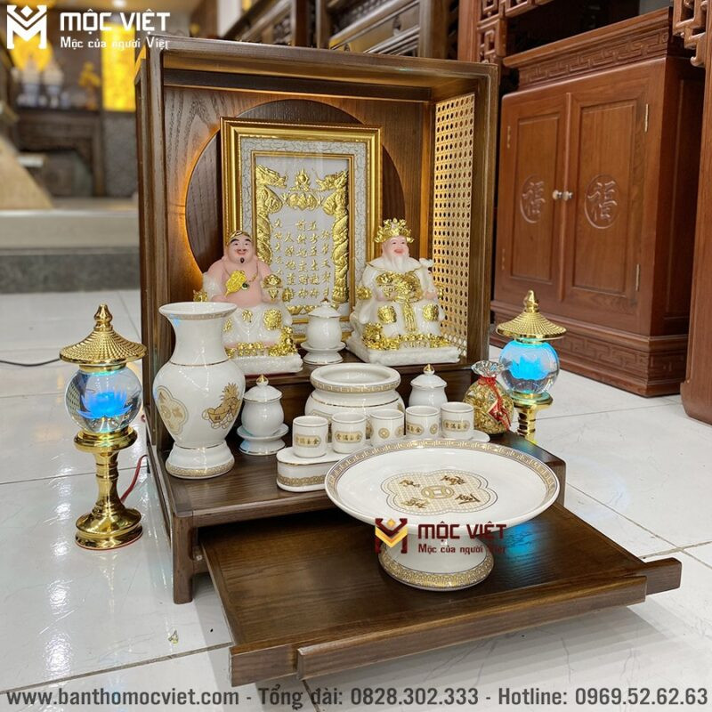 Bàn thờ Thần Tài Thổ Địa chạm khắc chi tiết, chất liệu gỗ tự nhiên