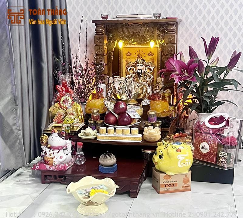 Bàn thờ Thổ Công Thổ Địa đặt trong không gian sáng sủa, sạch sẽ, không góc khuất