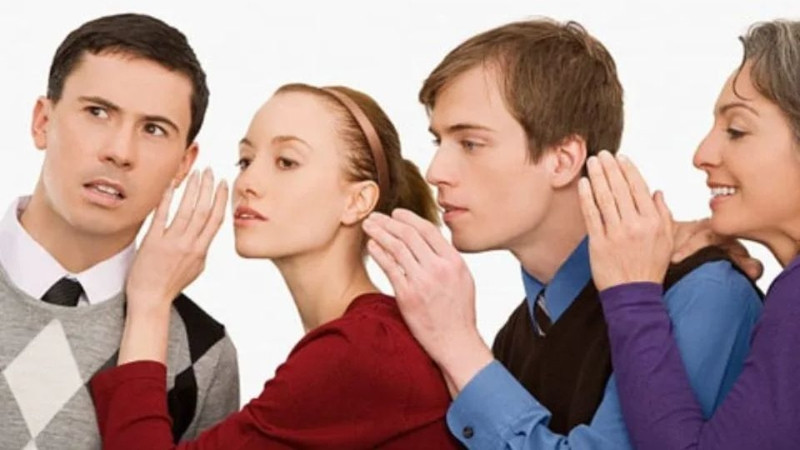 Biểu tượng sự căng thẳng xã hội và bất hòa, minh họa hậu quả của tâm sân si trong cộng đồng.
