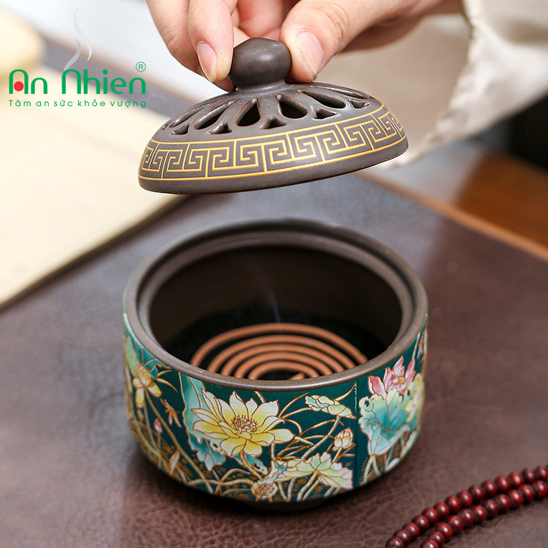 Bộ sưu tập lư hương gốm đa dạng kiểu dáng