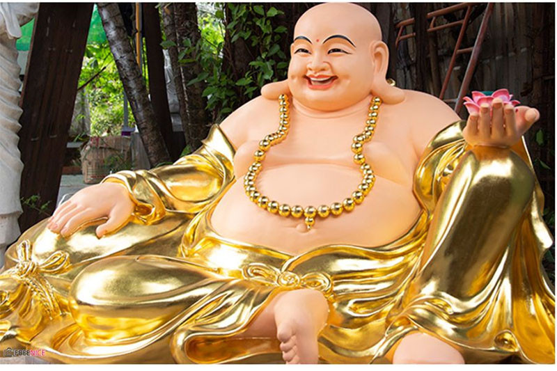 Bức hình Phật Di Lặc với nụ cười hoan hỷ và bao dung, biểu tượng cho hạnh phúc