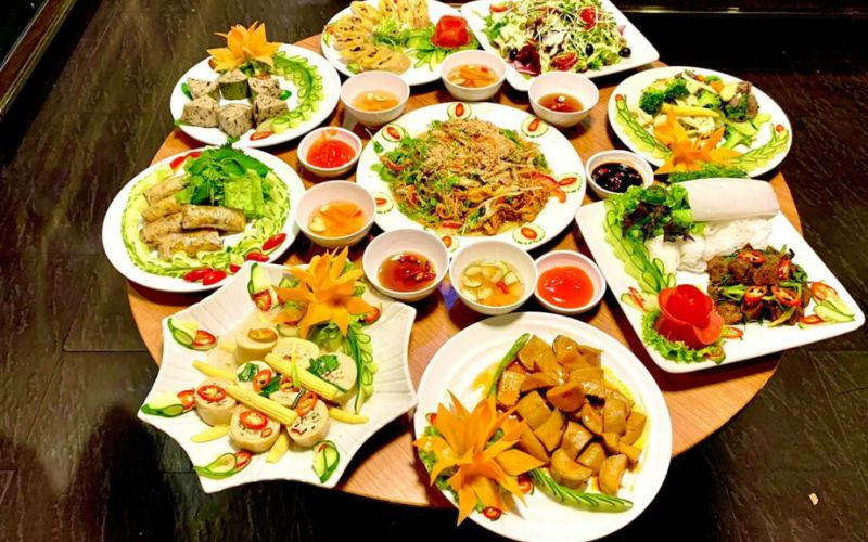 Buffet chay An Lạc với món ăn trình bày đẹp mắt
