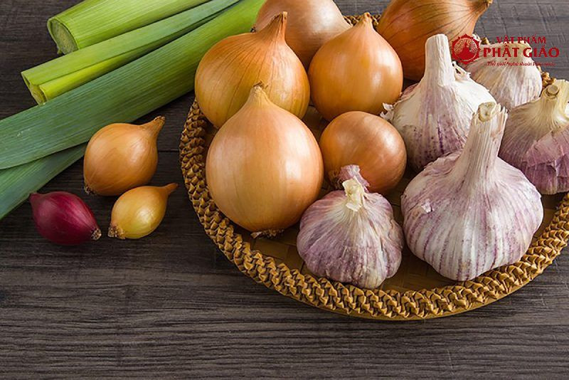 Các loại gia vị cay nồng tạo nên ngũ vị tân bao gồm những gì, thường thấy trong ẩm thực và có ý nghĩa đặc biệt trong Phật giáo.