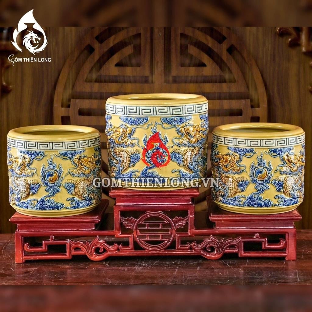 Cách chọn bát hương màu vàng đẹp cho ban thờ