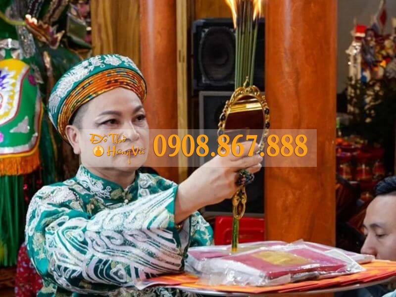 Cảnh hầu đồng và sự kết nối tâm linh sâu sắc