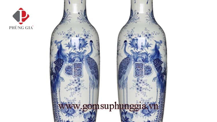 Cảnh vẽ chim Phượng Hoàng và Hạc trên lộc bình Phúc Đức, biểu tượng của sự trường thọ, hạnh phúc và may mắn.