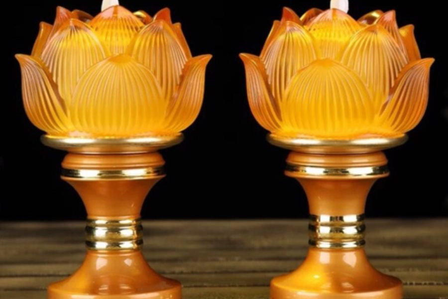 Cặp đèn thờ hoa sen bằng đồng trang trí bàn thờ