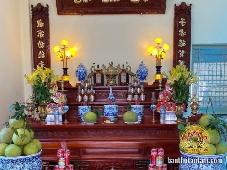 Cặp đèn thờ lưu ly hoa sen, vật phẩm thờ cúng mang lại ánh sáng ấm áp cho bàn thờ
