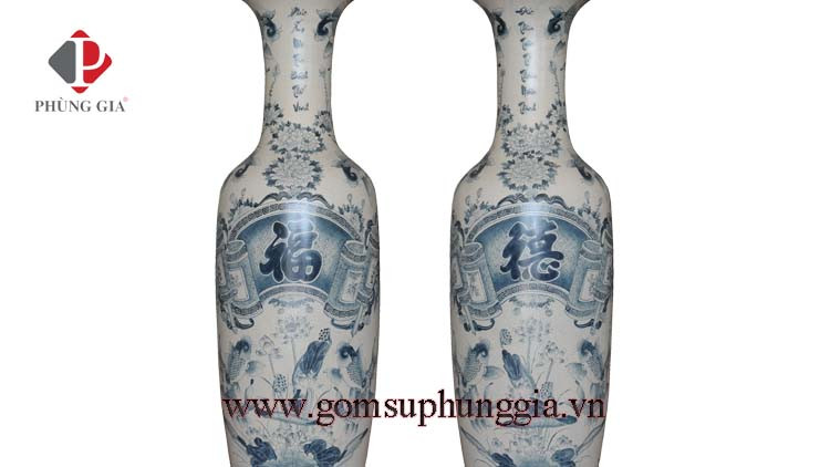 Cặp lộc bình Phúc Đức men rạn trơn, vật phẩm phong thủy truyền tải thông điệp về sự cân bằng phúc và đức.