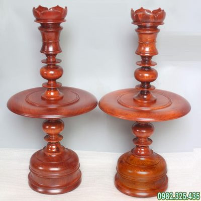 Chân đèn bàn thờ gỗ hương với chiều cao phù hợp