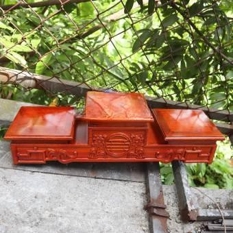 Chi tiết hoa văn chạm khắc trên bậc tam cấp bàn thờ gỗ đẹp