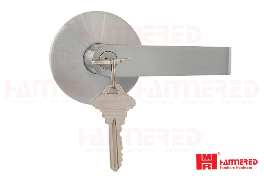Chiếc khóa có thể mở ra những cánh cửa mới, tượng trưng cho sự giải phóng tinh thần để đạt được thanh thoát.