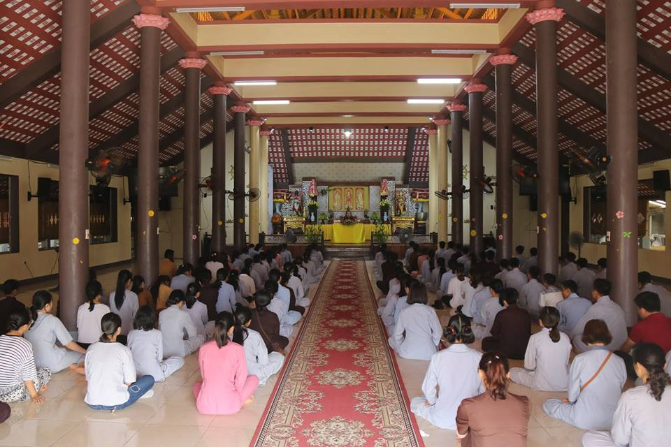 Chư Tăng Ni hướng dẫn Phật tử tụng kinh và tu tập công phu