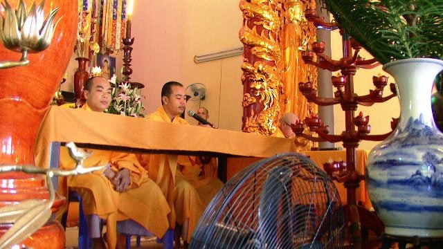 Chư tôn đức Tăng chứng minh lễ thọ Bát quan trai