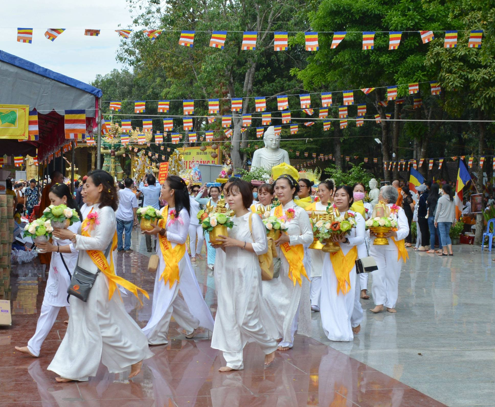 Con đường với ngã rẽ, minh họa các trạng thái tâm lý và sự điều động của hành uẩn trong việc tạo ra nghiệp.