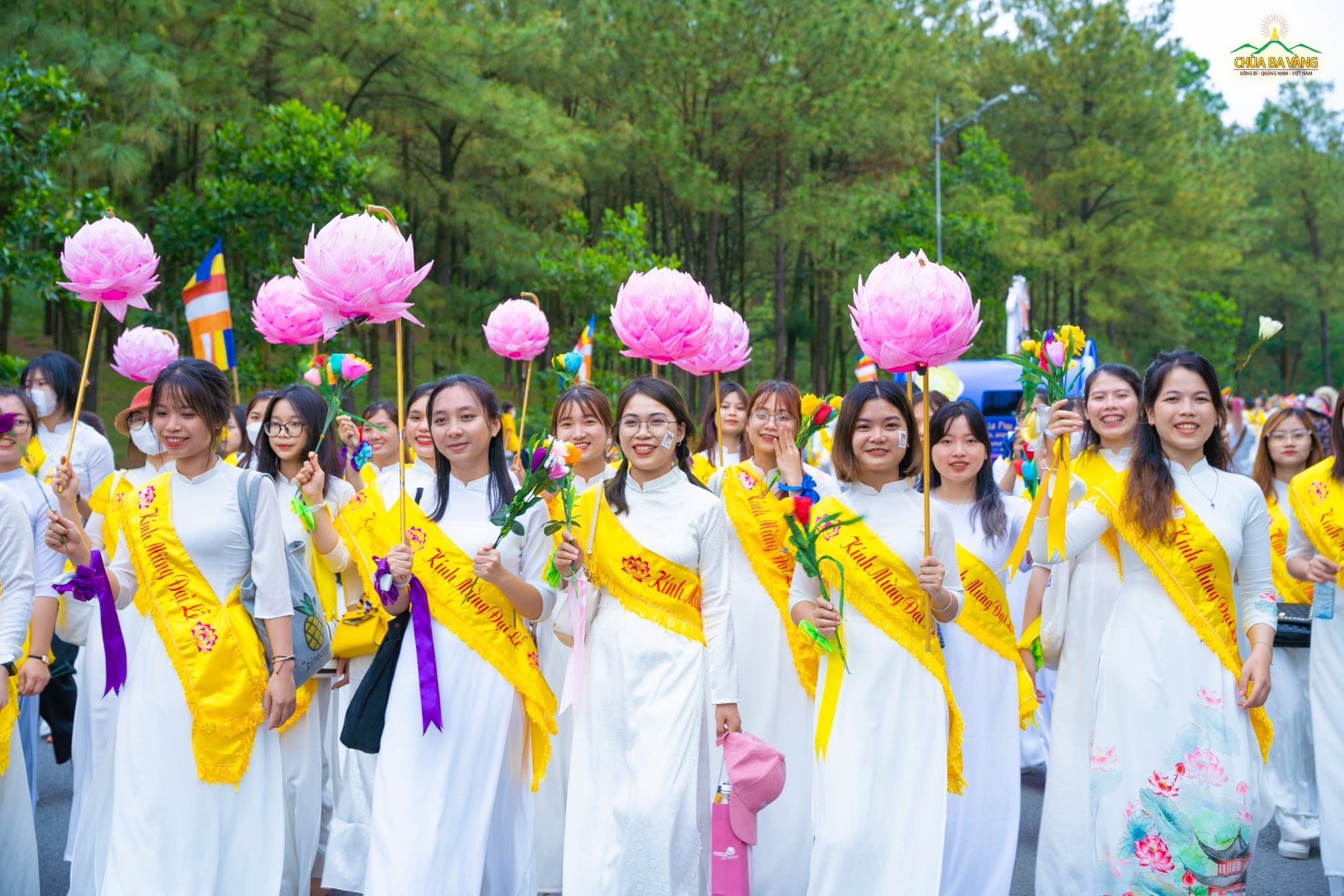 Con người và cảnh vật, thể hiện sự ảnh hưởng của cảm xúc chủ quan lên cách chúng ta tri giác, tạo nên thọ uẩn.