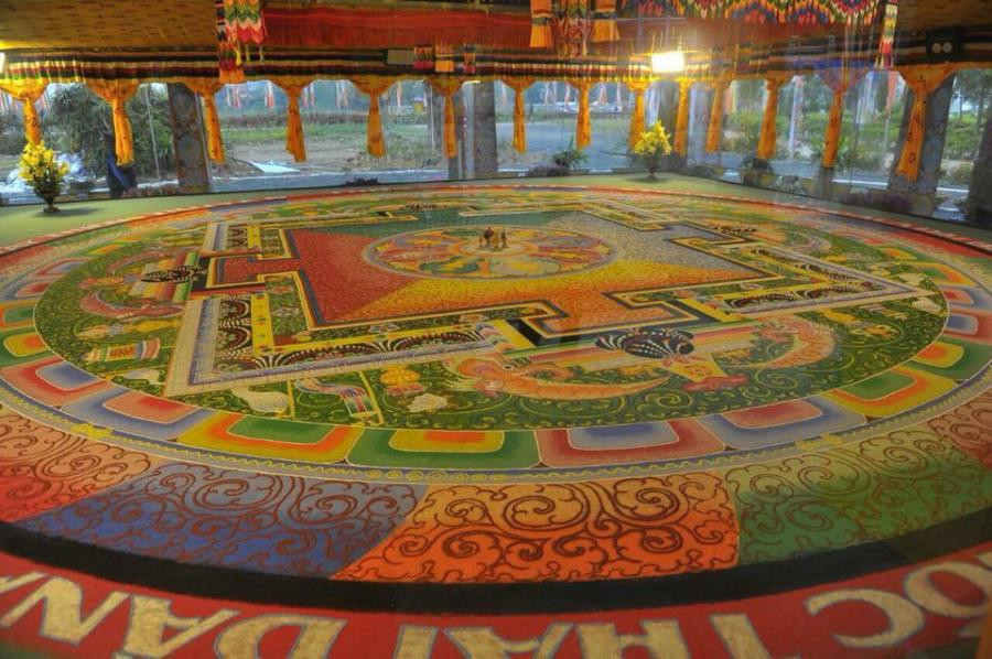 Đại Mandala Đức Phật Quan Âm Thiên Thủ Thiên Nhãn tại Đại Bảo Tháp Mandala Tây Thiên, một kiệt tác nghệ thuật và tâm linh thể hiện sự vĩ đại của Mandala.