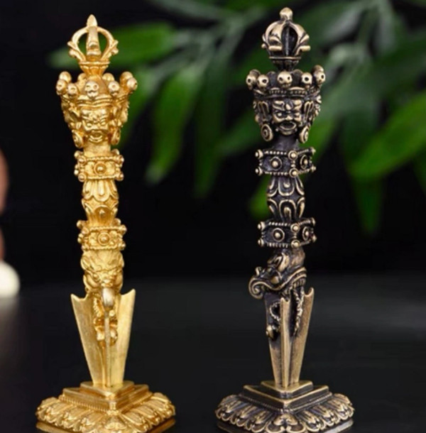 Dao Phổ Ba - pháp khí mật tông với hình dáng tam giác đặc trưng