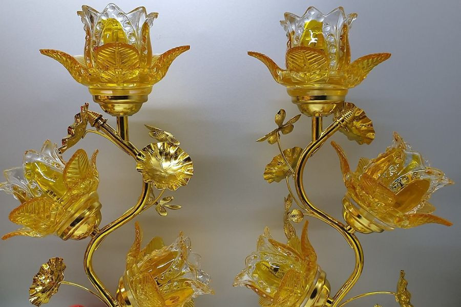 Đèn LED bàn thờ hiện đại với ánh sáng dịu nhẹ
