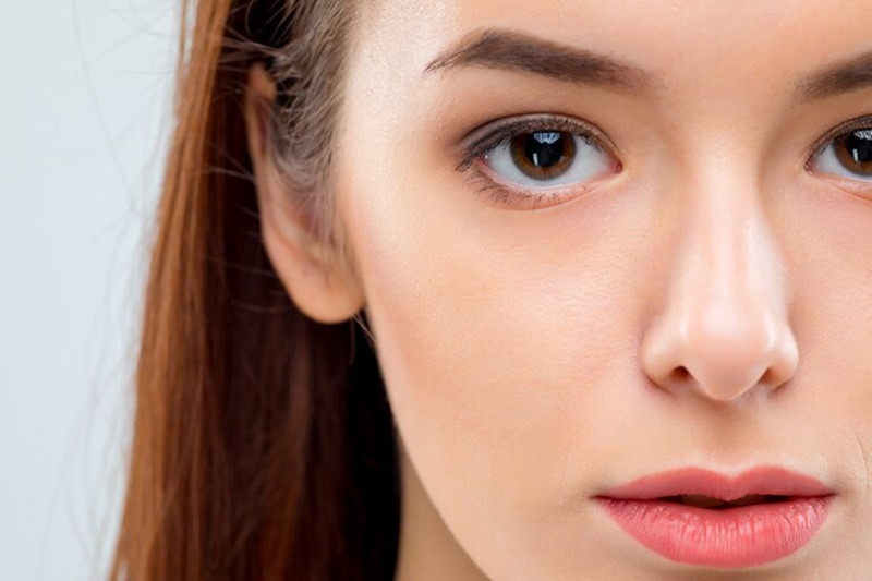 Đôi mắt hạnh nhân cuốn hút giúp gương mặt hài hòa
