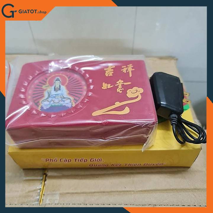 Góc nghiêng của máy nghe pháp cho thấy thiết kế tinh xảo, thích hợp để trang trí không gian tu tập.