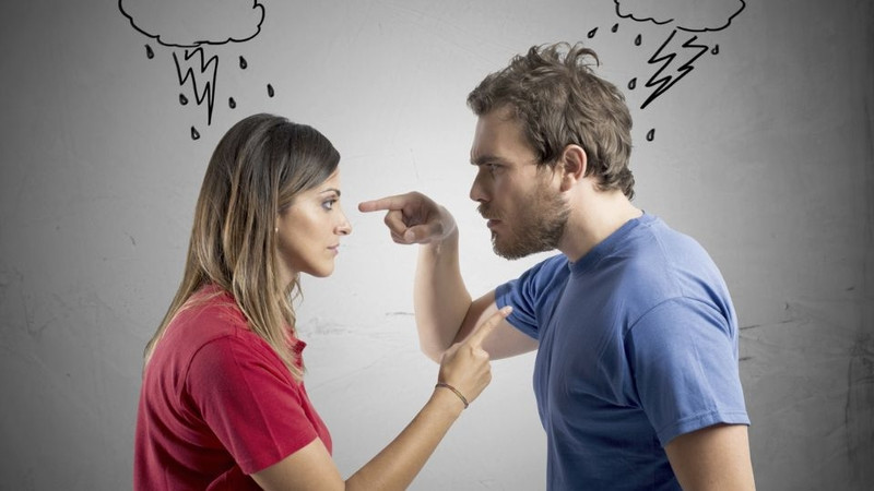 Hình ảnh biểu trưng cho sự rạn nứt trong mối quan hệ do cảm xúc sân si gây ra.