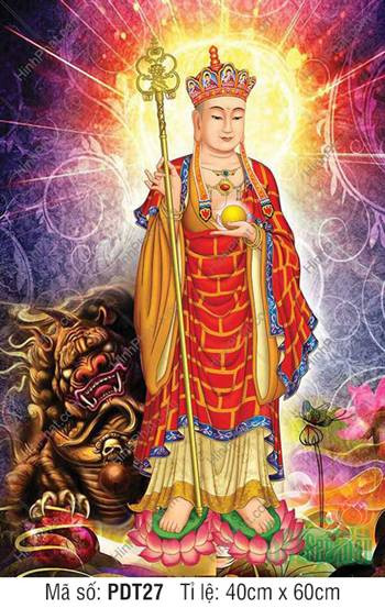 Hình ảnh Địa Tạng Vương Bồ Tát đứng trong y phục trang trọng, uy nghi và ánh mắt từ bi