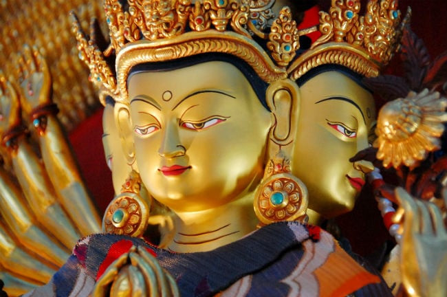 Hình ảnh Đức Đại Nhật Như Lai, vị giáo chủ bí mật trong Mật Tông, biểu trưng cho Pháp thân thanh tịnh.