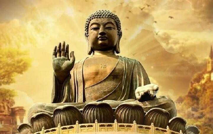 Hình ảnh Đức Phật A Di Đà từ bi, biểu tượng cho sự giác ngộ và ý nghĩa thiện tai trong Phật giáo.