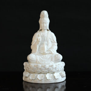 Hình ảnh Phật Bà Quan Âm ngồi bằng sứ trắng