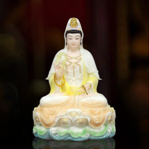 Hình ảnh Phật Bà Quan Âm ngồi non nước bằng bột đá