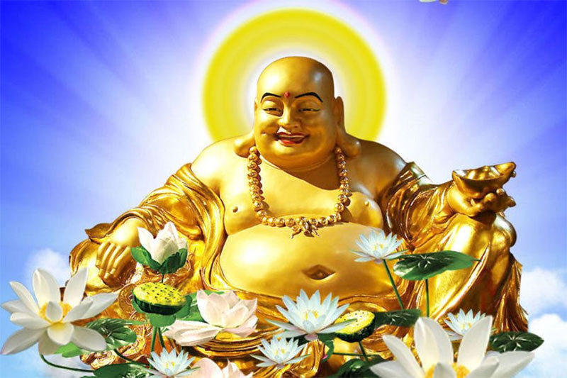 Hình ảnh Phật Di Lặc ngồi an nhiên, tỏa ánh sáng vàng rực rỡ, mang lại cảm giác bình an