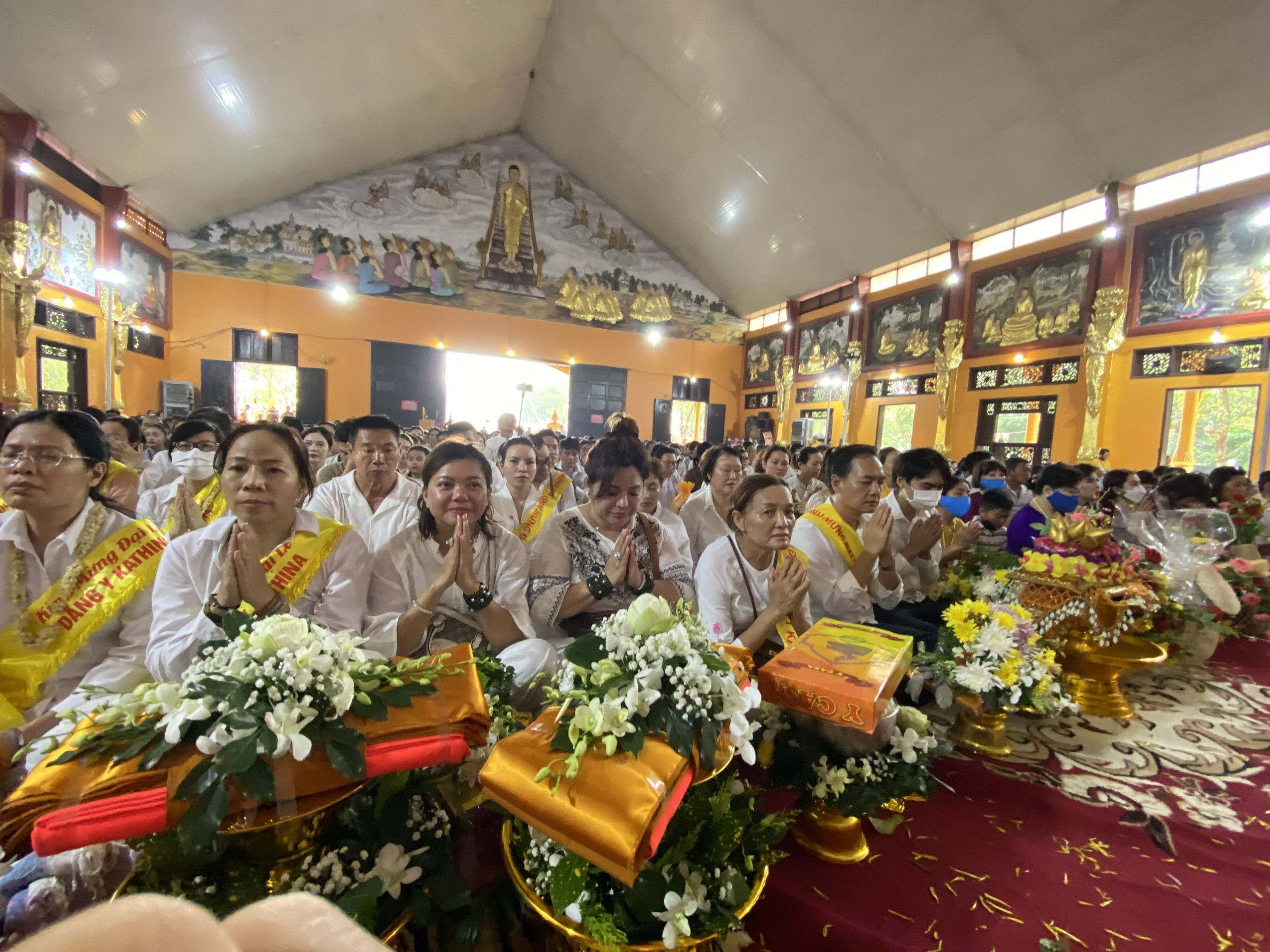 Hình ảnh tượng trưng cho sự biến đổi và vô thường của sắc uẩn trong mười hai sắc pháp.
