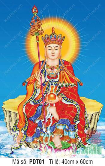 Hình Địa Tạng Vương Bồ Tát ngồi kiết già, tay cầm tích trượng và ngọc như ý, với hào quang tỏa sáng dịu dàng