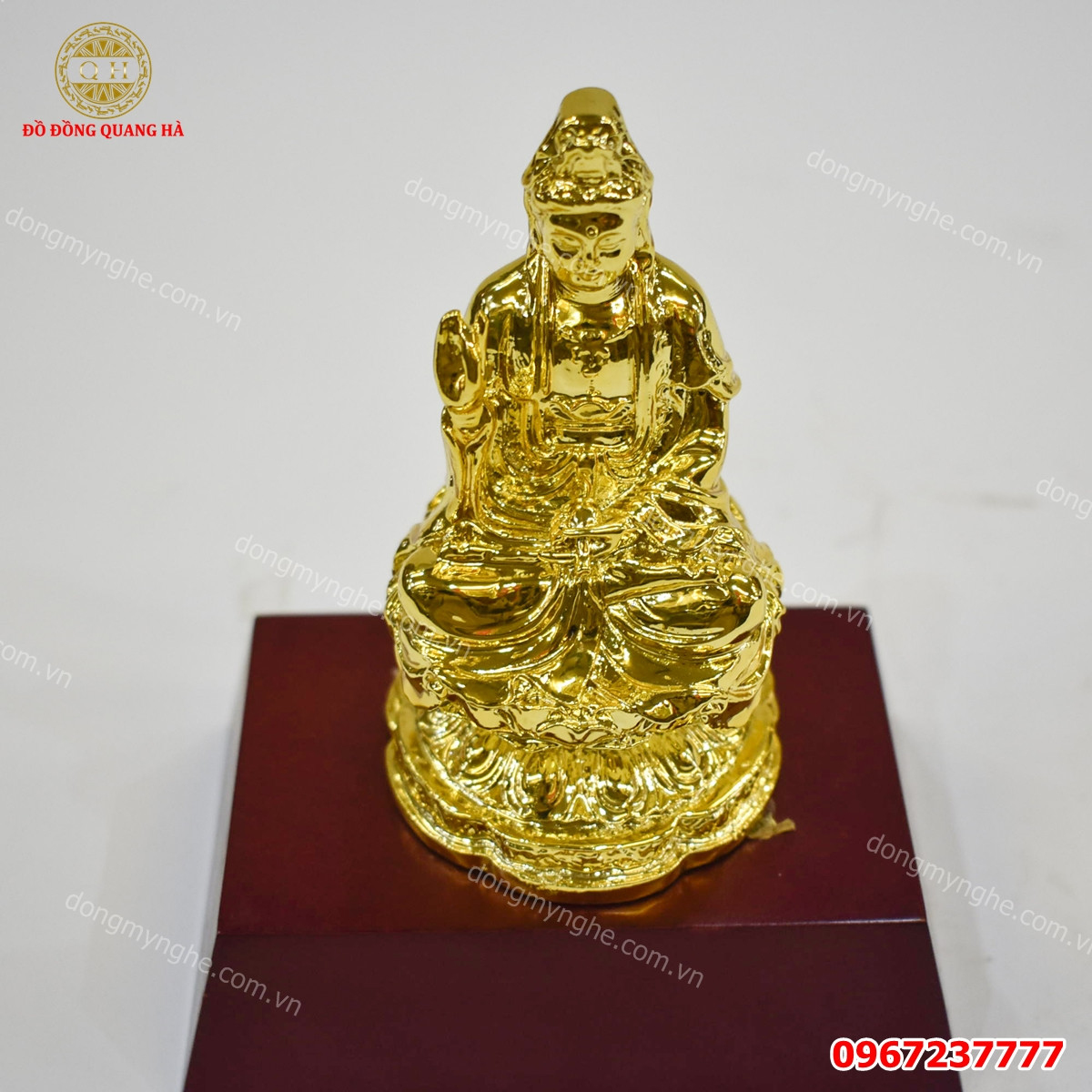 Hình Phật Quan Âm đẹp mạ vàng 24K rạng rỡ, biểu trưng cho lòng từ bi vô lượng