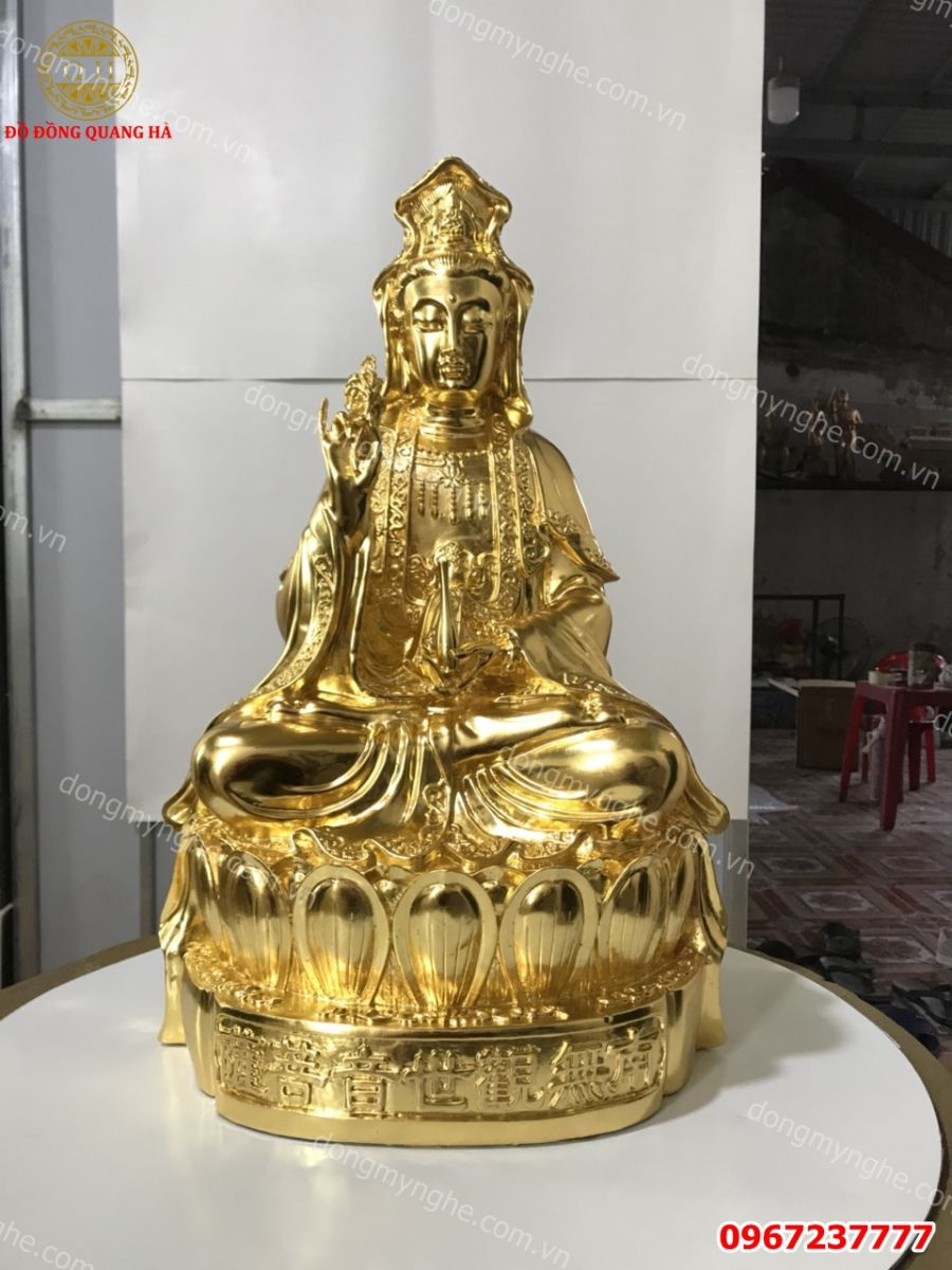 Hình Phật Quan Âm đẹp với chi tiết mạ vàng 9999, toát lên vẻ trang nghiêm