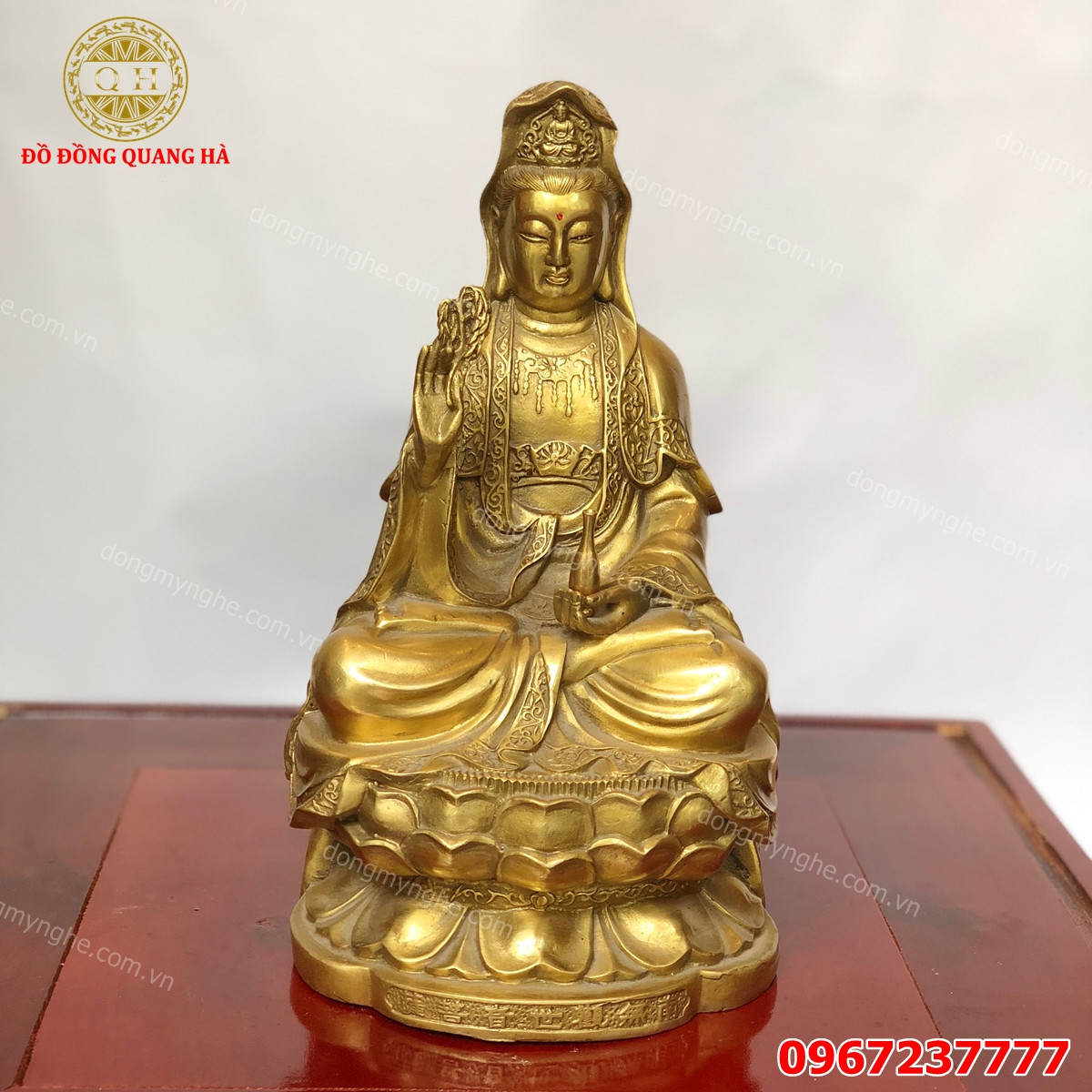 Hình Phật Quan Âm đẹp với tư thế tọa thiền an lạc, khuôn mặt từ bi