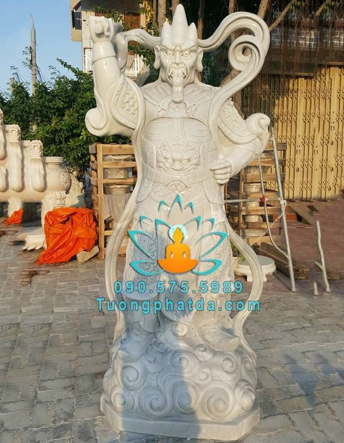 Hộ pháp Vi Đà với chày Kim Cang, tượng đá Nguyên Dung