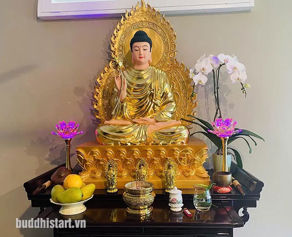 Không gian thờ cúng trang nghiêm với tượng Phật A Di Đà đẹp nhất tại gia, mang lại sự bình an