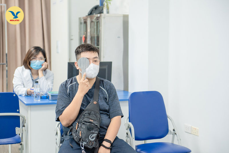 Kiểm tra mắt định kỳ để duy trì sức khỏe đôi mắt hạnh
