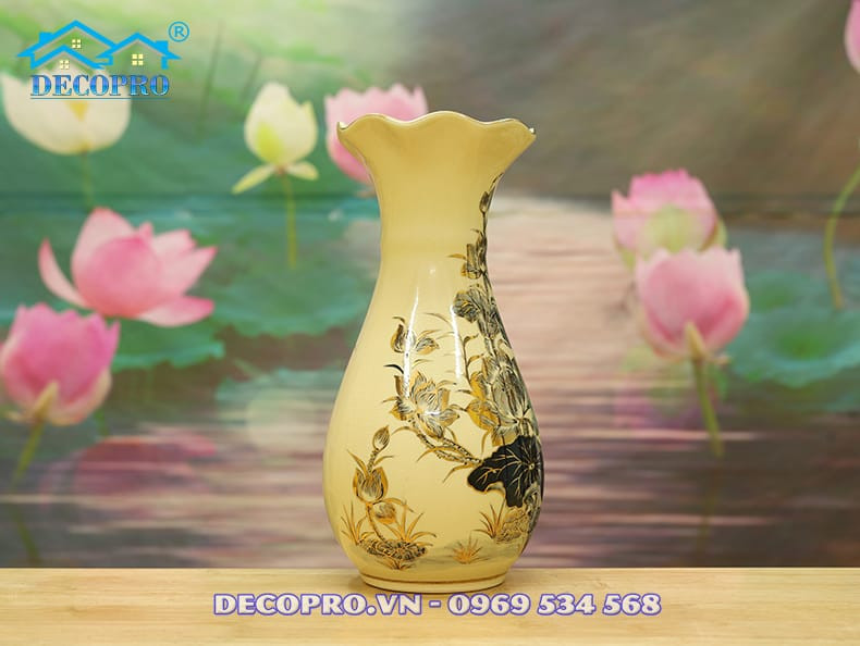 Lọ hoa thờ không chỉ có giá trị thẩm mỹ mà còn mang ý nghĩa tâm linh