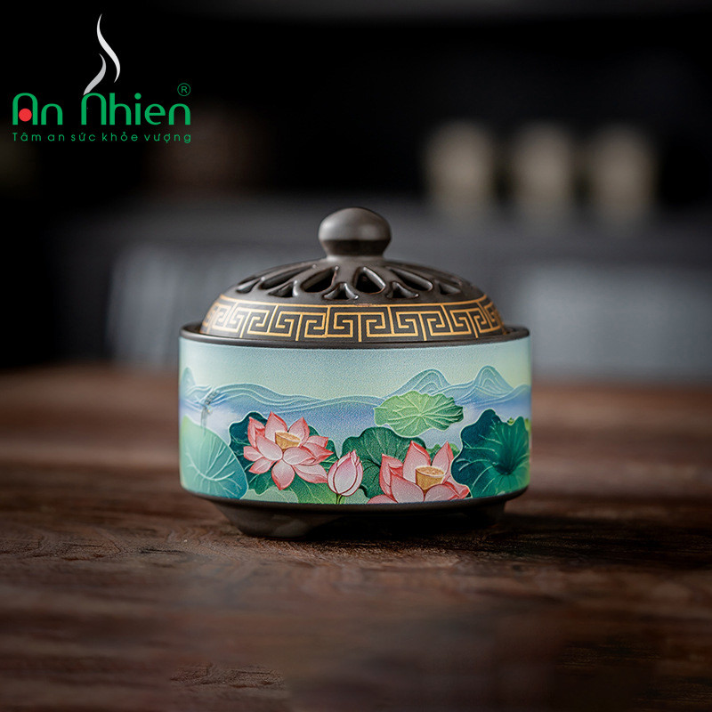 Lư xông trầm bằng gốm họa tiết sen tinh tế