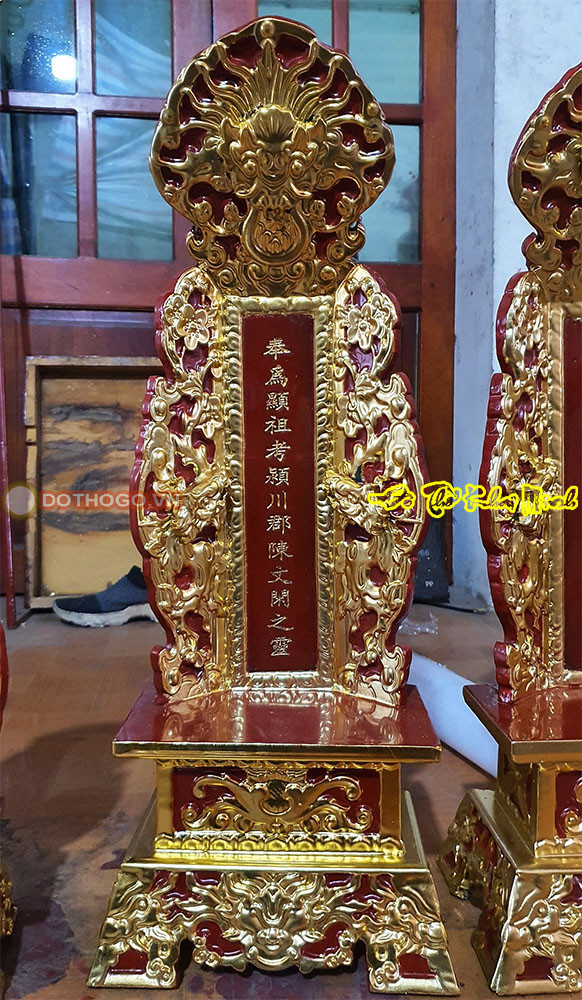 Mẫu bài vị thờ gia tiên chạm khắc tinh xảo với họa tiết rồng uốn lượn